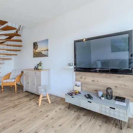 Apartment 7